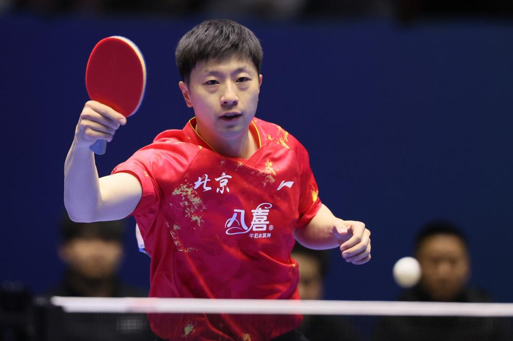 亚冬会：杨文龙 姜鑫杰包揽单板滑雪男子大跳台金银牌.